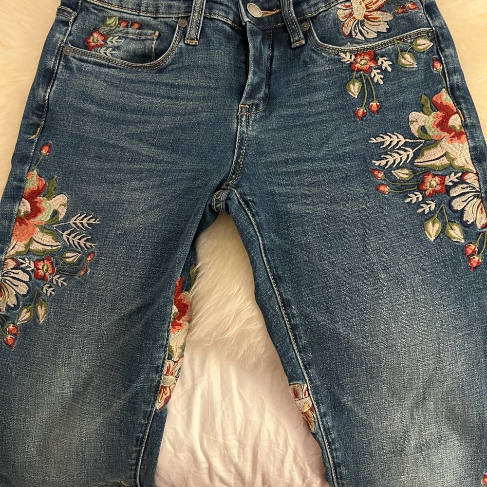 Gorgeous hand, stitched, floral, jeans, blank, NYC size 26 skinny classic